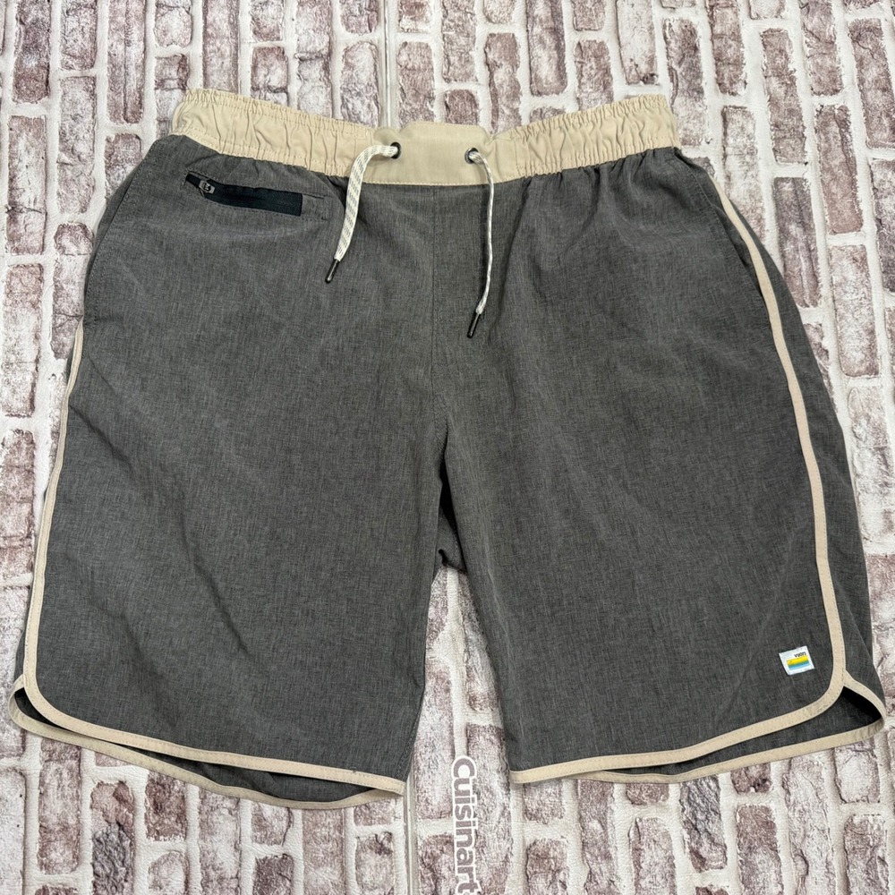 Vuori Banks Shorts Mens Medium Charcoal Heather Grey 4-Way Stretch V330 Athletic